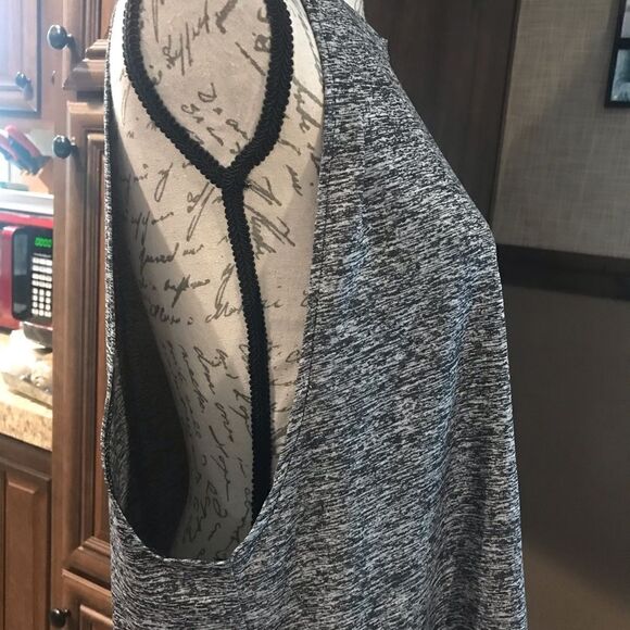 Bundle XL Women's Athletic Tops Two Piece - Picture 9 of 15